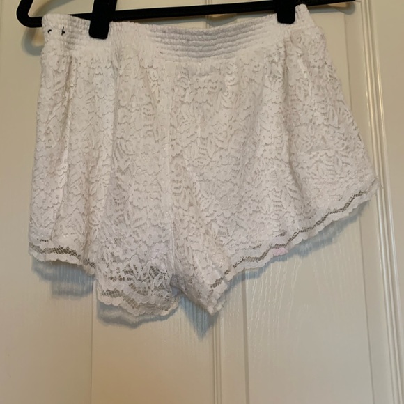 White Lace Hollister Shorts - Picture 2 of 3